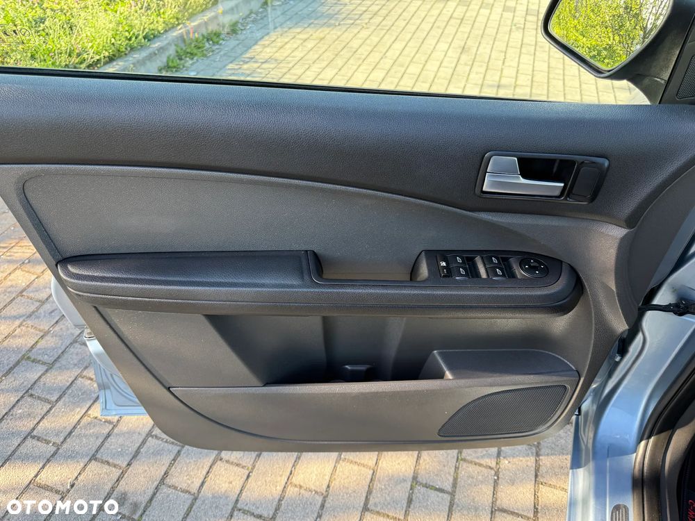 Ford Focus 2.0 16V Ghia - 32