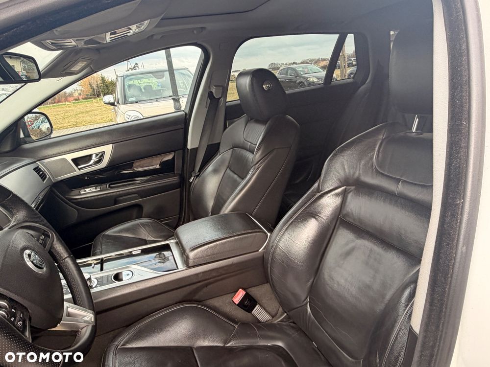 Jaguar XF 2.2 D Premium Luxury - 17