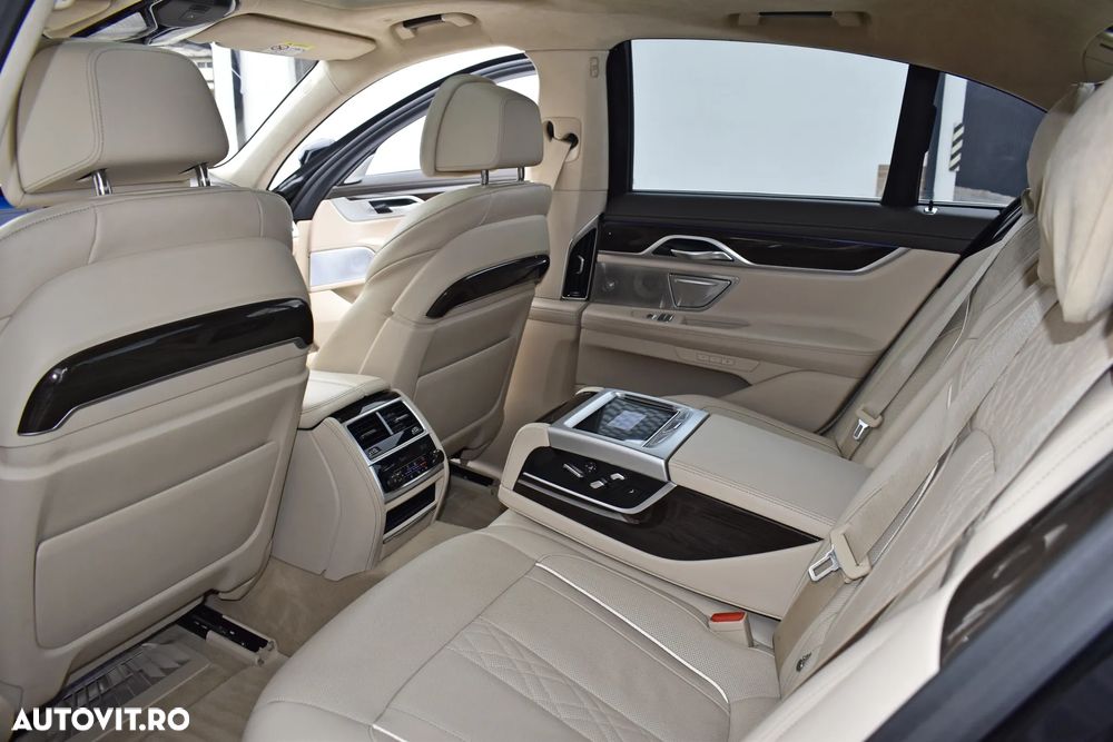 BMW Seria 7 745e - 14