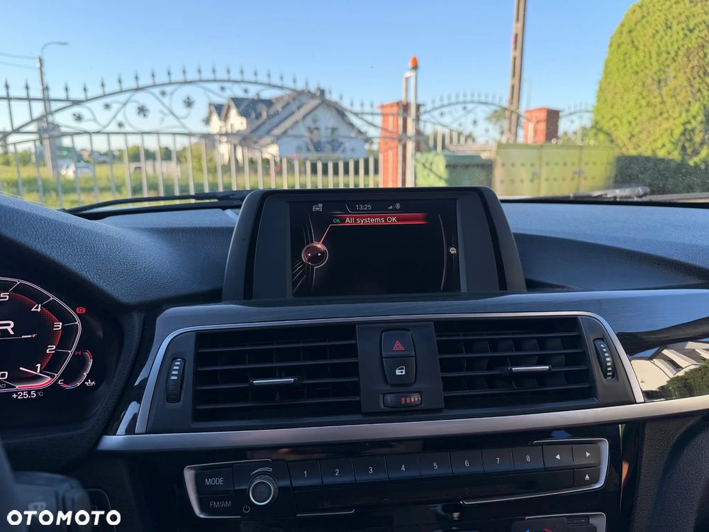 BMW Seria 3 330i xDrive Edition M Sport Shadow - 13
