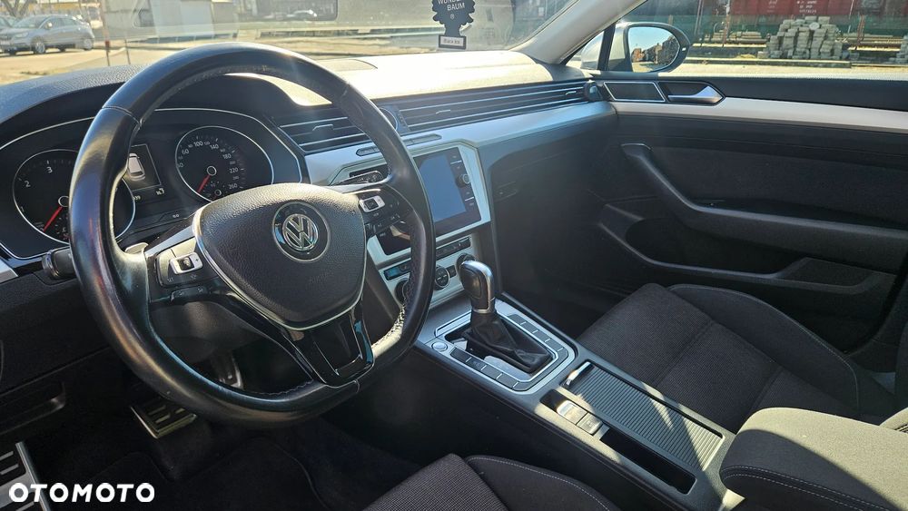 Volkswagen Passat - 4