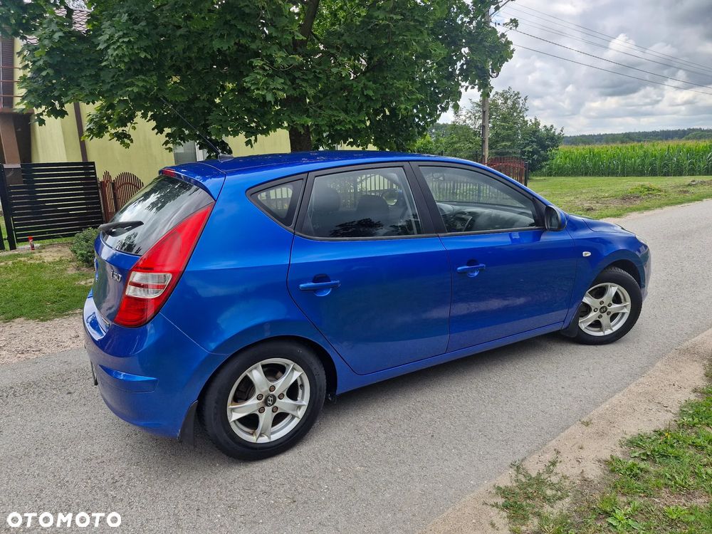 Hyundai i30 1.6 CRDi Classic + - 6
