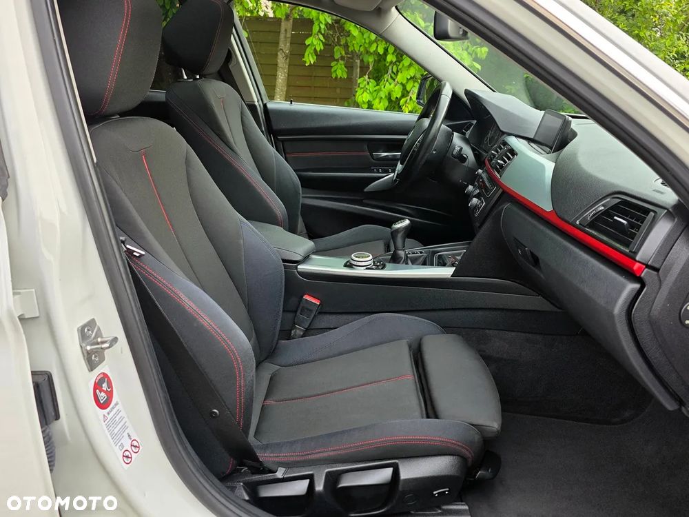 BMW Seria 3 318d Blue Performance Sport Line - 22