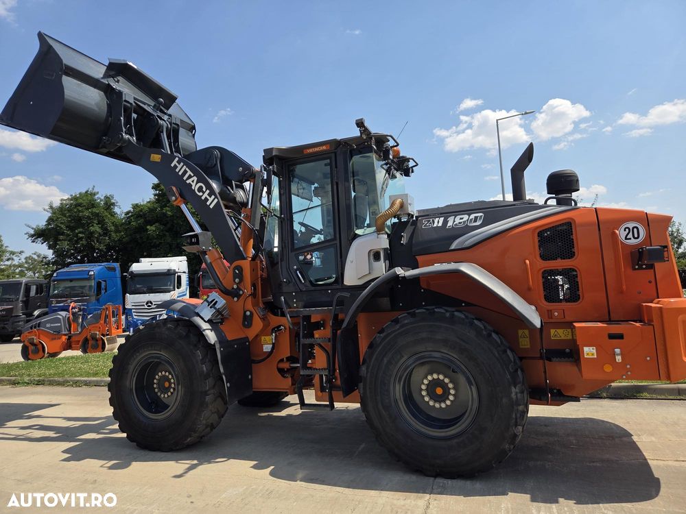 Hitachi ZW180-7, 2022, 3.650h, 13.294km rulati, CUPLA RAPIDA, cupa 3mc, Camera spate si laterale, cantar, gresare automata, Michelin 80% ok, consum mediu 8,9l/h, circ hidr suplm, masa operationala 18t,CA NOU-posibilitate leasing 4 ani-PROMOTIE 99.900 EUR+Tva - 13