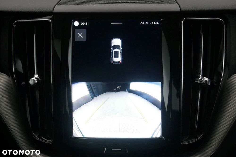 Volvo XC 60 B4 D AWD Plus Dark - 22