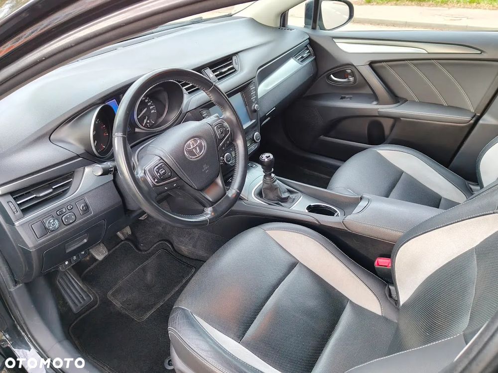 Toyota Avensis 1.8 Premium - 17