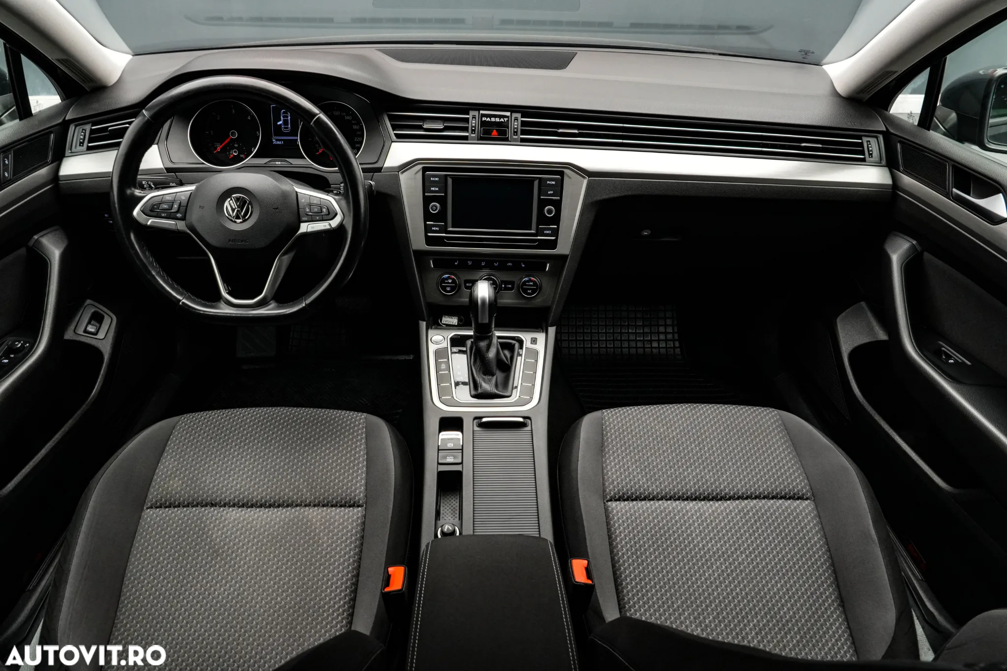 Volkswagen Passat 2.0 TDI DSG Advance - 8