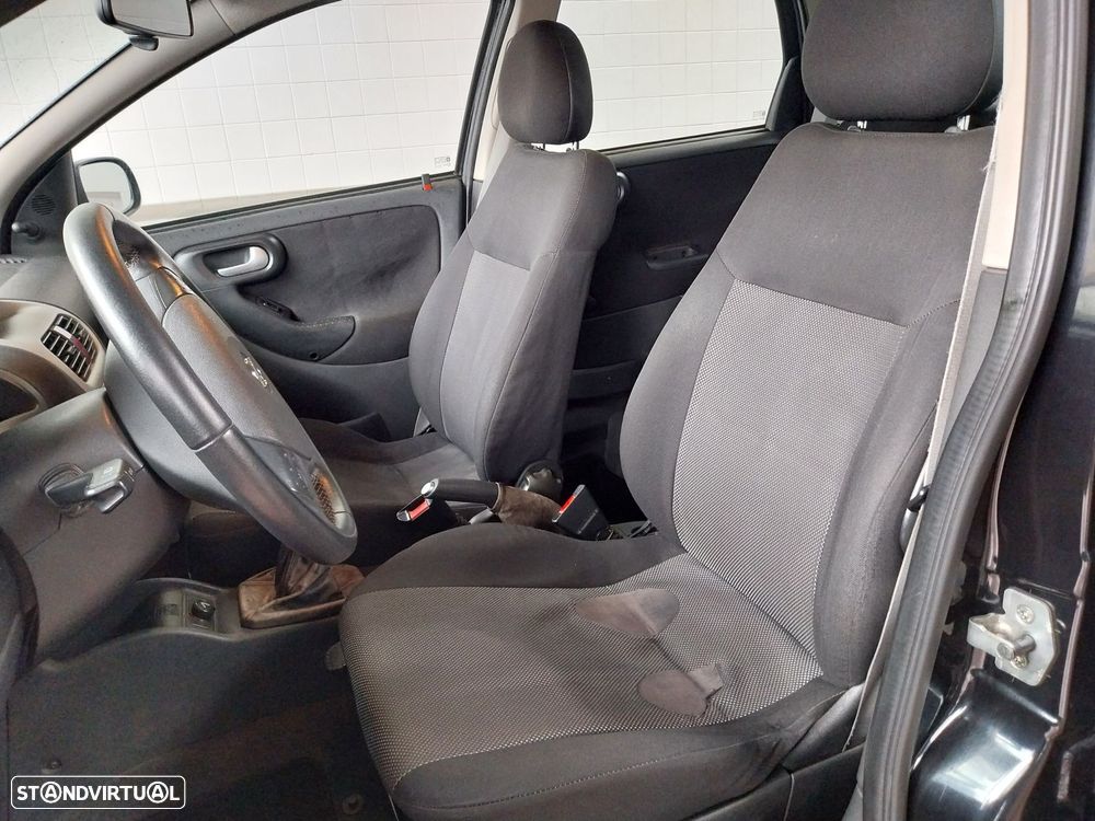 Opel Corsa 1.2 Twinport Silver Plus - 4