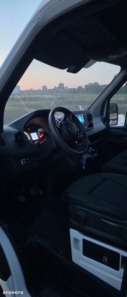 Mercedes-Benz Sprinter - 13