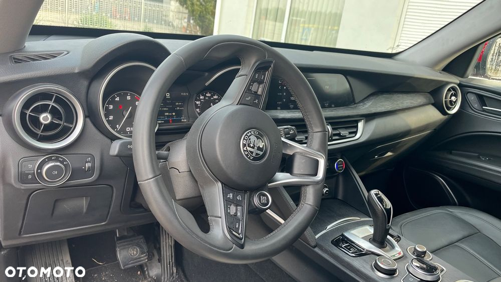 Alfa Romeo Stelvio 2.0 Turbo 16V AT8-Q4 Veloce Ti - 6