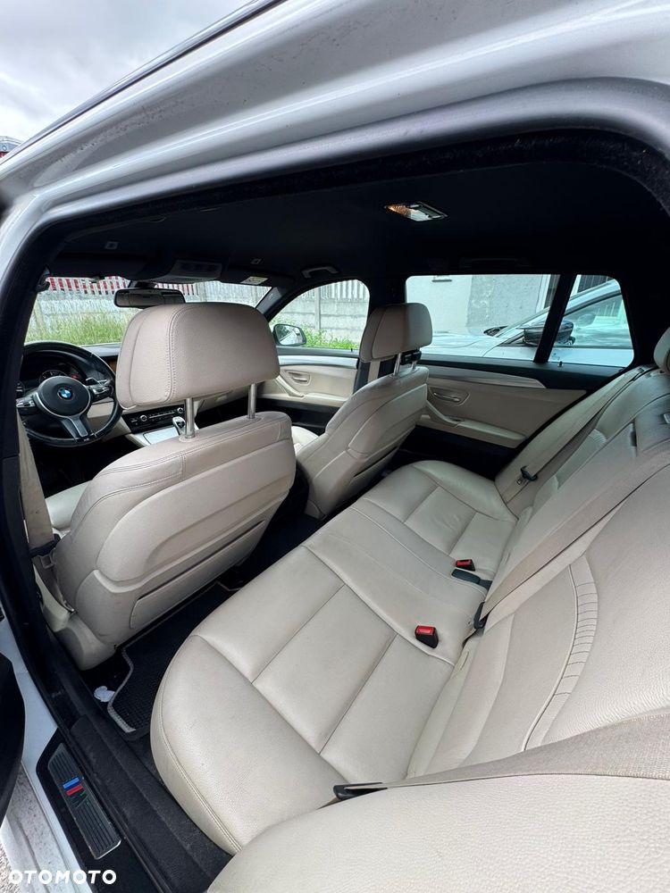 BMW Seria 5 525d xDrive Luxury Line - 11