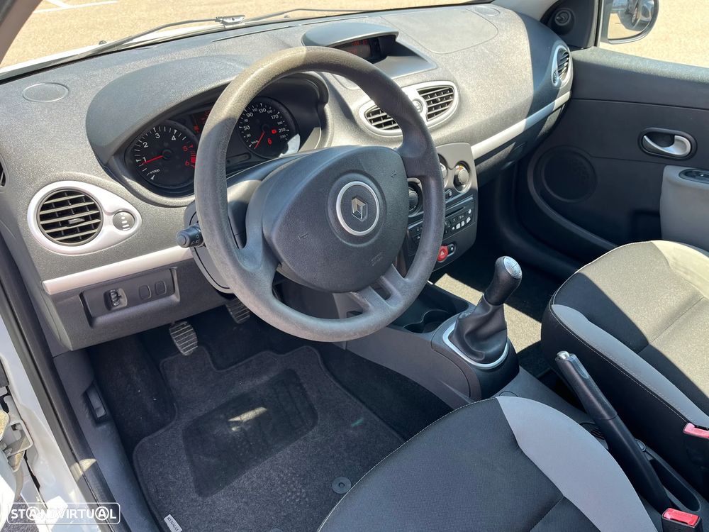 Renault Clio Van c/ AC - 11