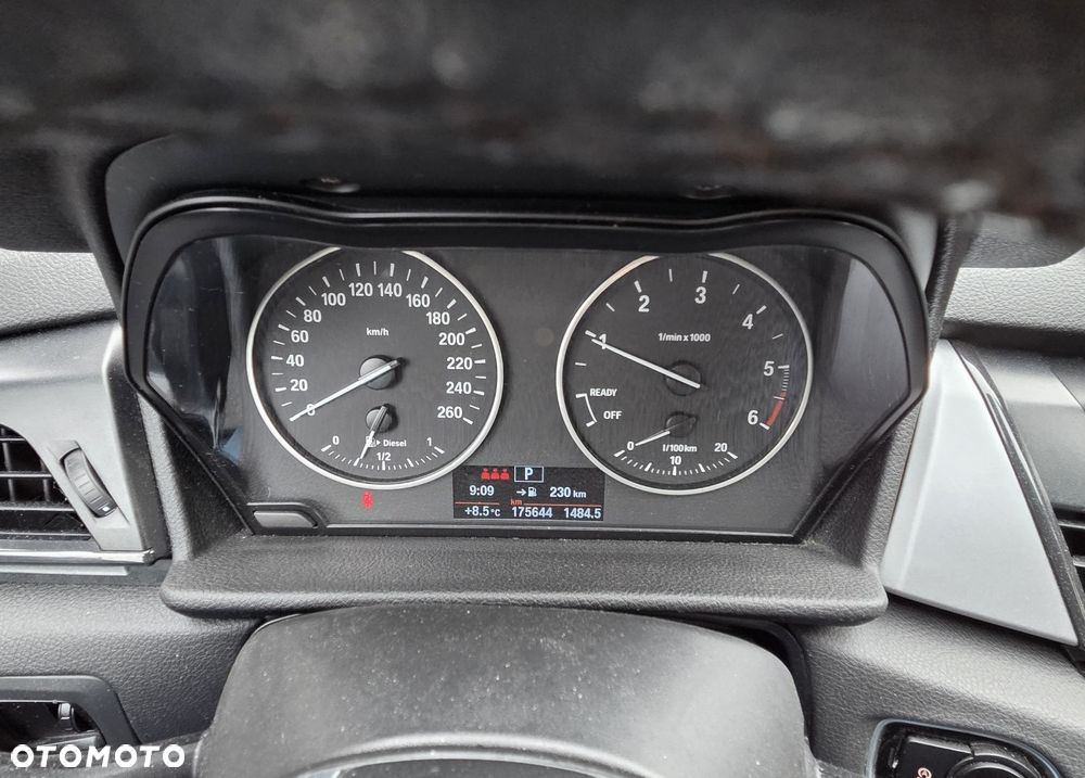 BMW Seria 2 218d - 15