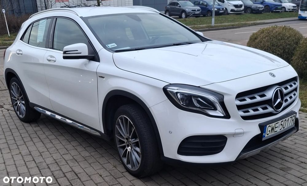Mercedes-Benz GLA 200 7G-DCT - 2