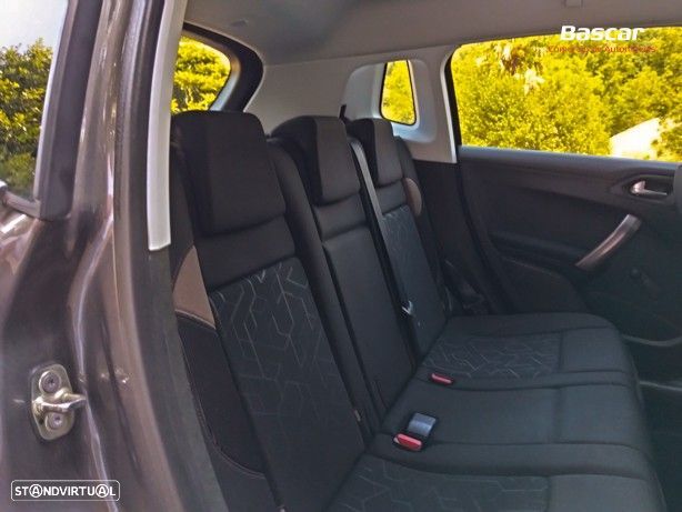 Peugeot 2008 1.6 e-HDi Allure - 17
