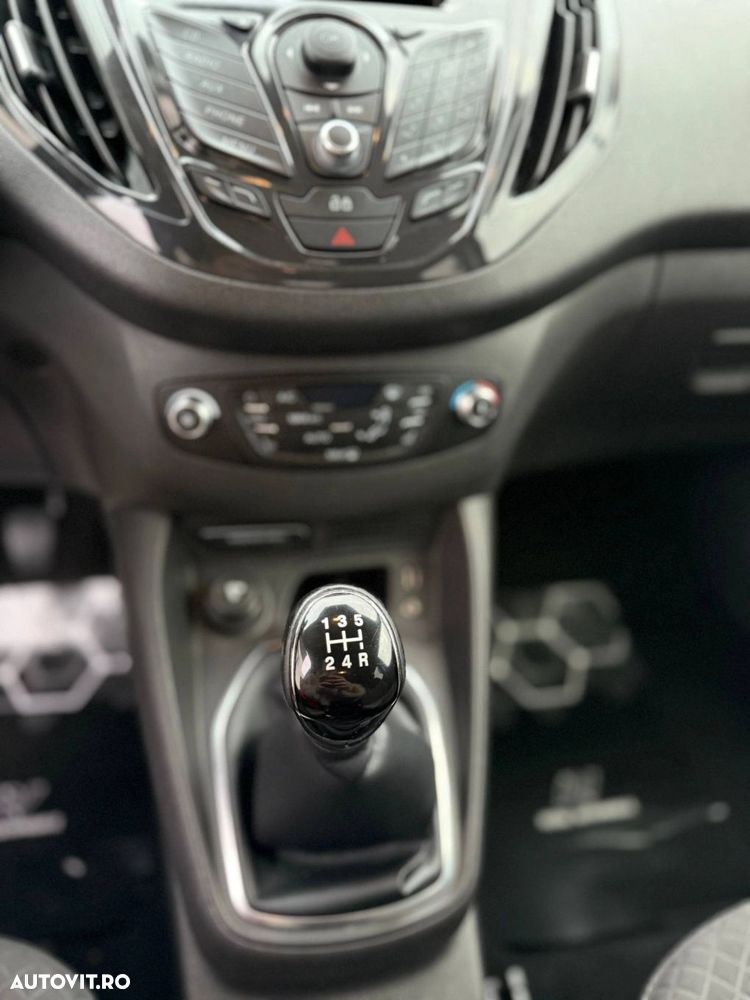 Ford Tourneo Courier 1.0 EcoBoost Titanium - 11