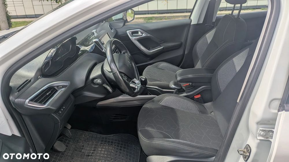 Peugeot 2008 1.2 Pure Tech Active S&S - 5