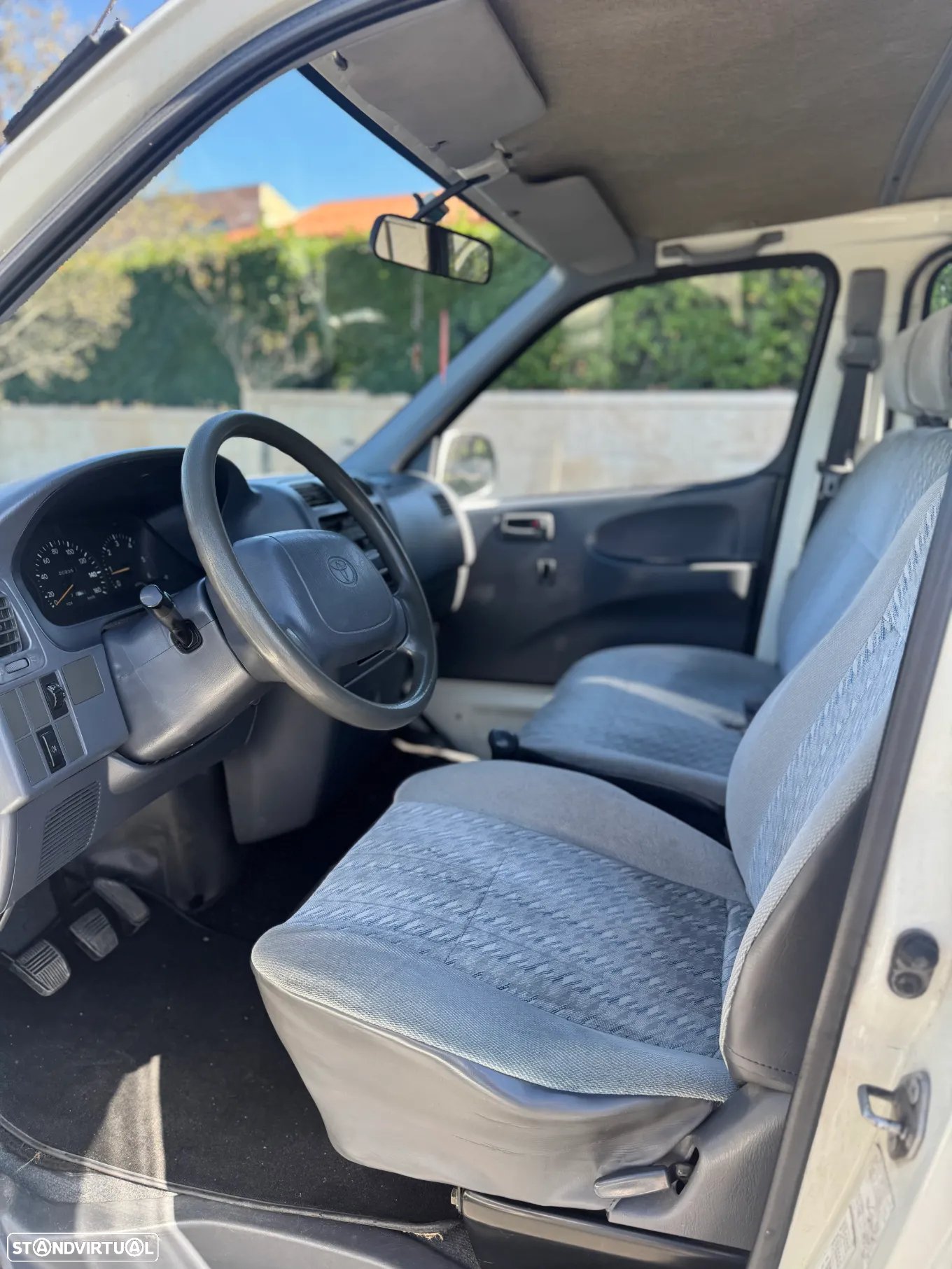 Toyota HiAce 2.4 D LXH12LB - 10