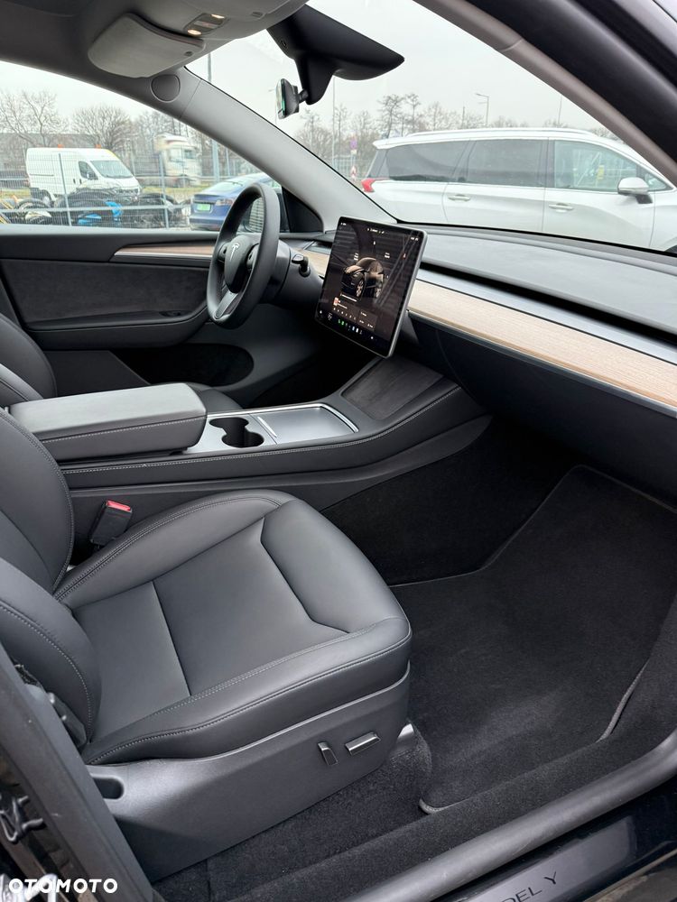 Tesla Y Long Range Dual Motor AWD - 9