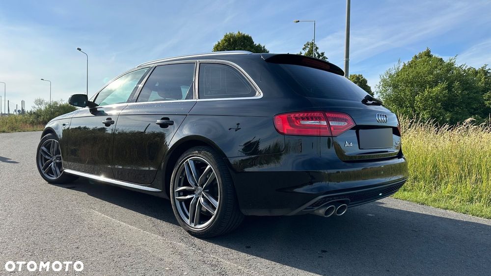 Audi A4 Avant 2.0 TDI DPF clean diesel quattro S tronic S line Sportpaket - 5