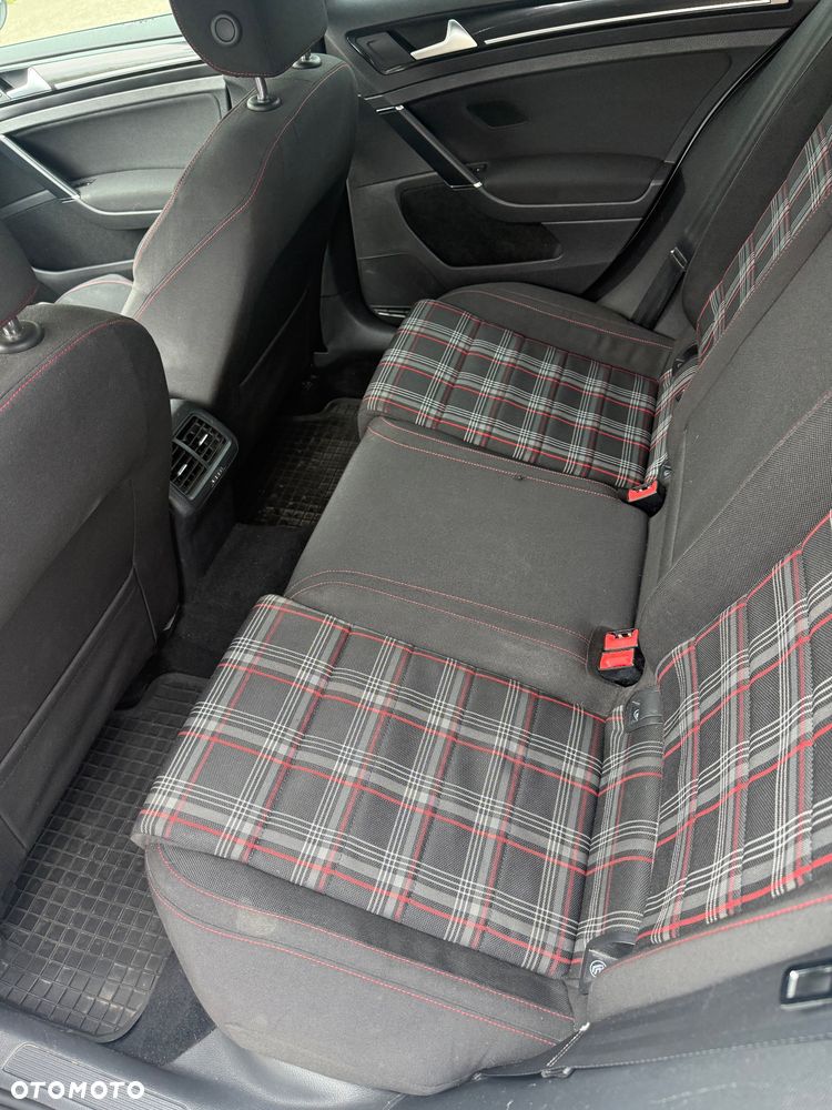 Volkswagen Golf - 12