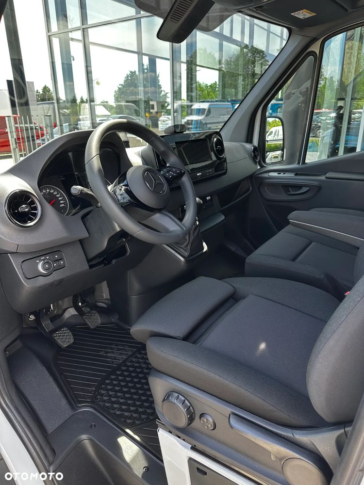 Mercedes-Benz Sprinter - 16