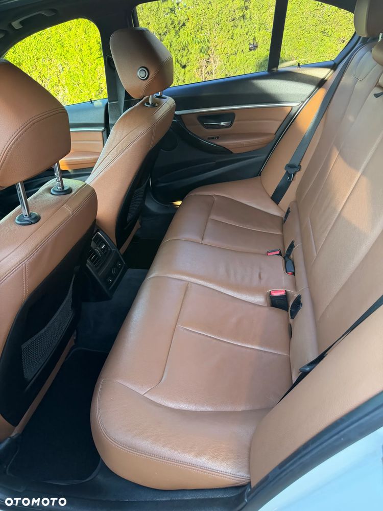 BMW Seria 3 330i xDrive Edition M Sport Shadow - 11