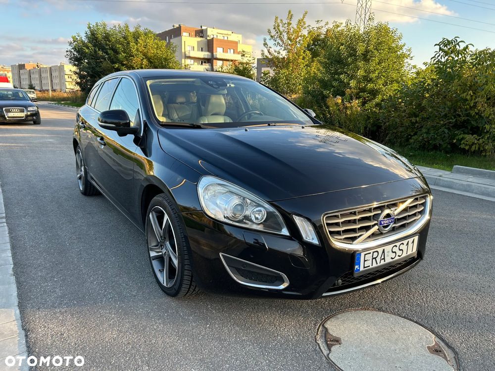 Volvo V60 D5 Summum - 1