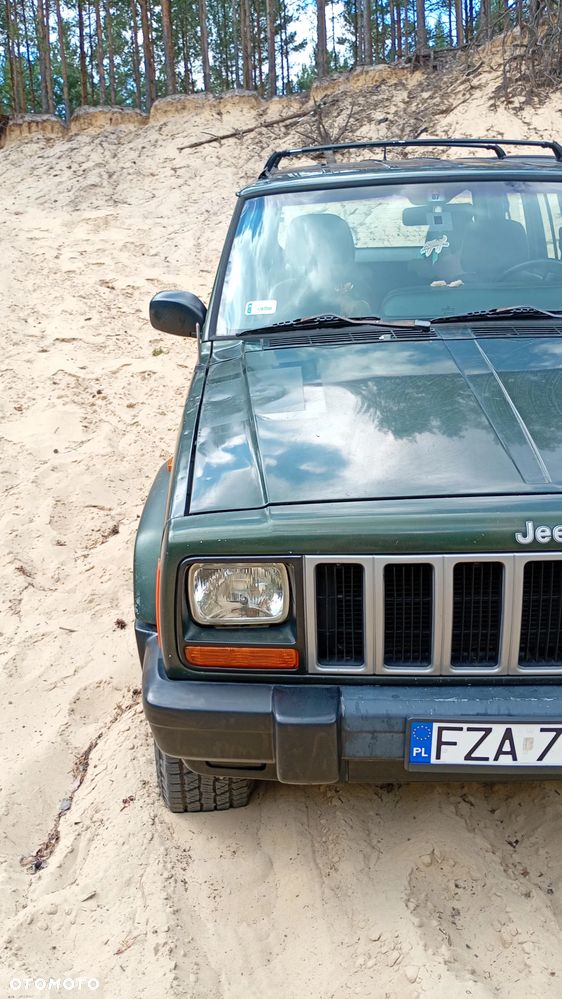 Jeep Cherokee - 4