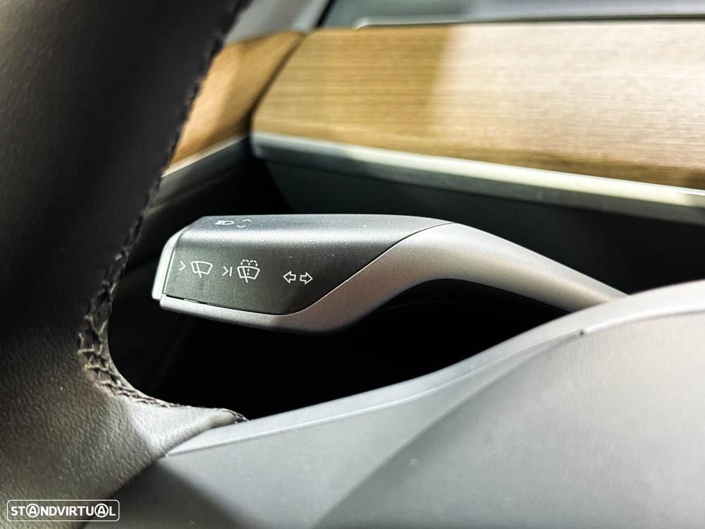 Tesla Model Y Long Range Dual Motor AWD - 43