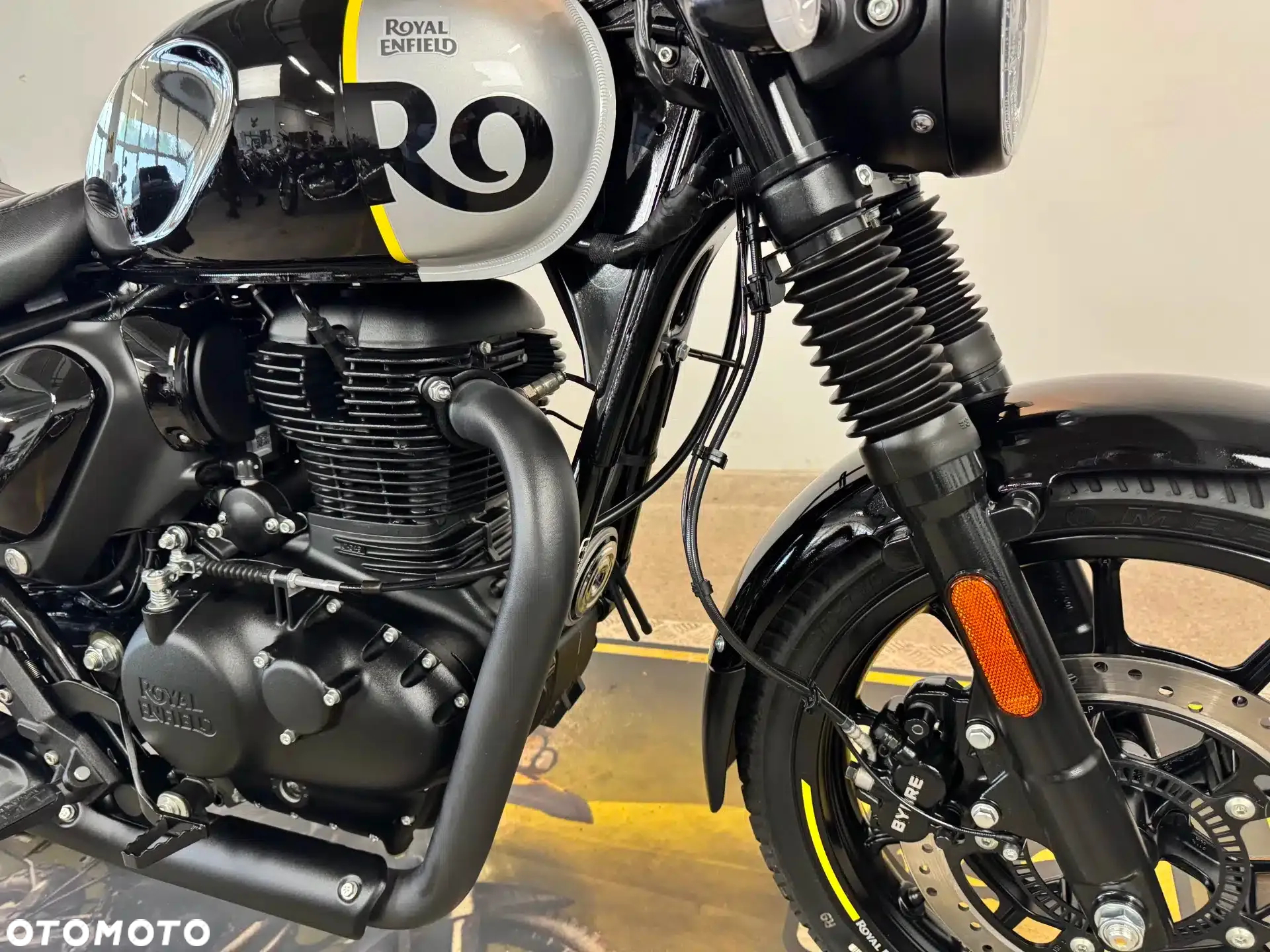 Royal Enfield HNTR - 9