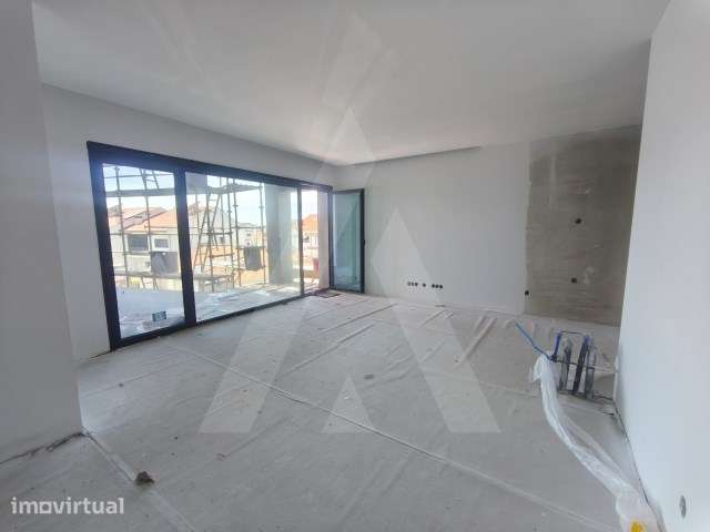 Apartamento T1 novo com varanda e lugar de garagem a 2 minutos da UA - Grande imagem: 2/16