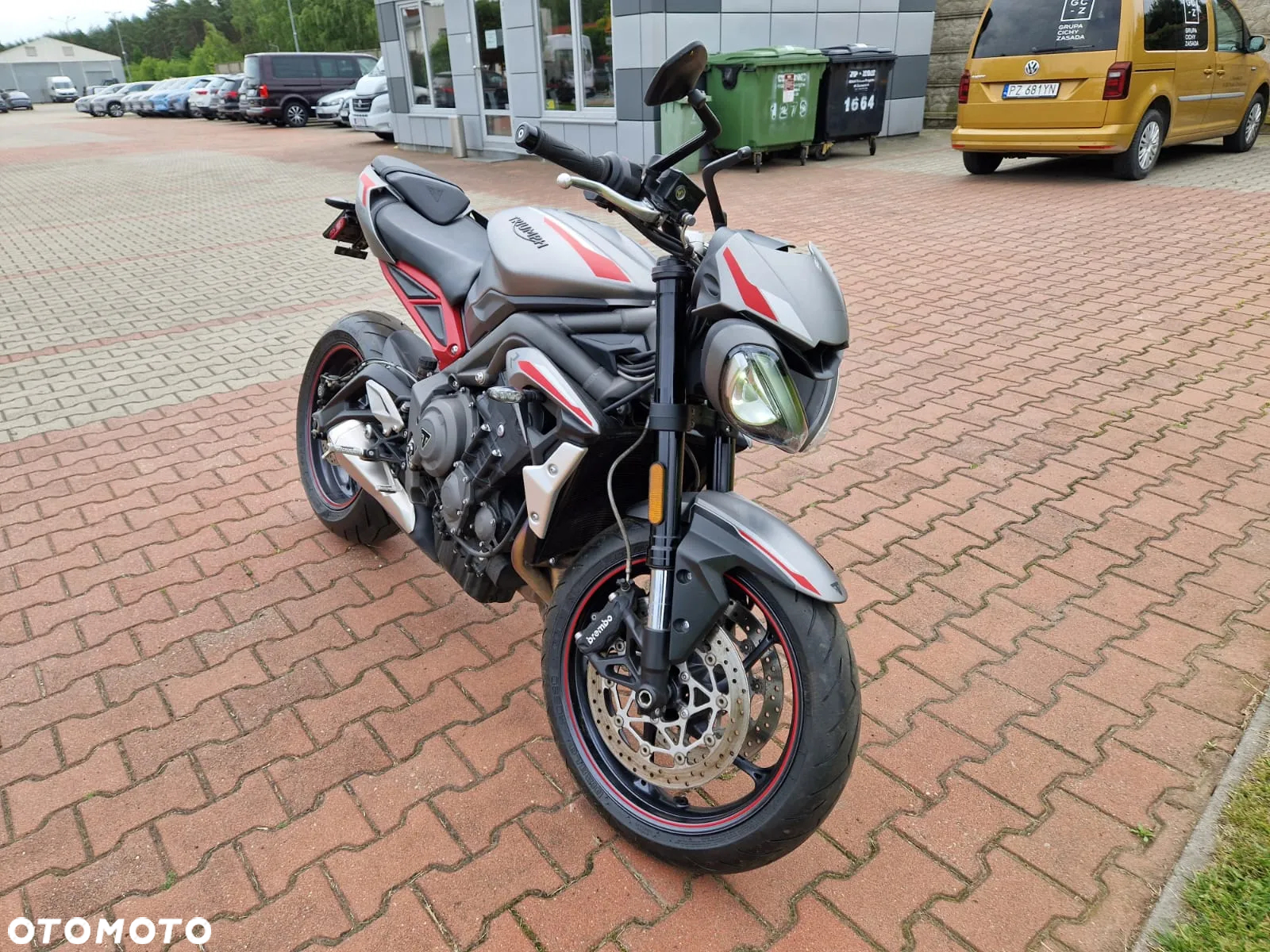 Triumph Street Triple - 8