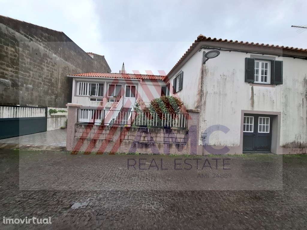 MORADIA NO CENTRO DA VILA DA MADALENA (PICO) - Grande imagem: 3/18