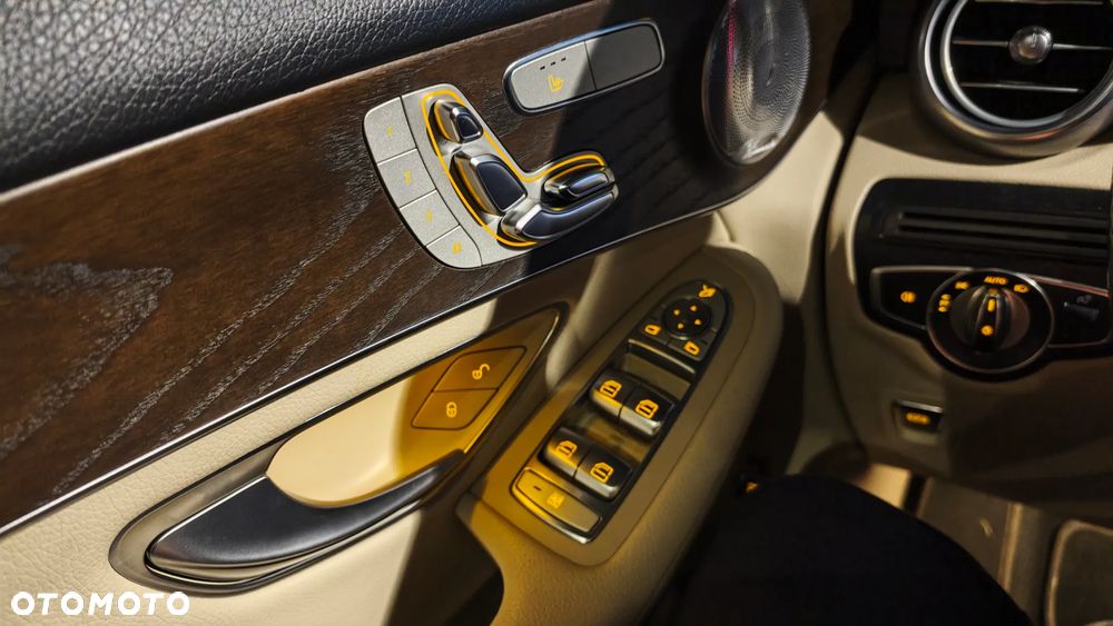 Mercedes-Benz GLC 300 4-Matic - 4