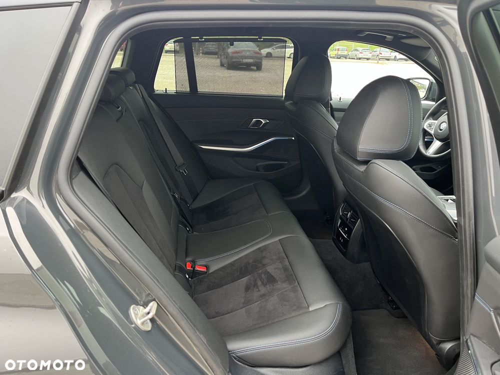 BMW Seria 3 320d M Sport Shadow - 25