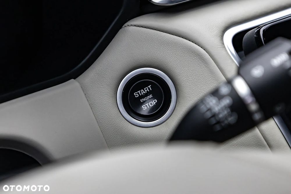 Land Rover Range Rover Velar 3.0 D300 mHEV SE - 24