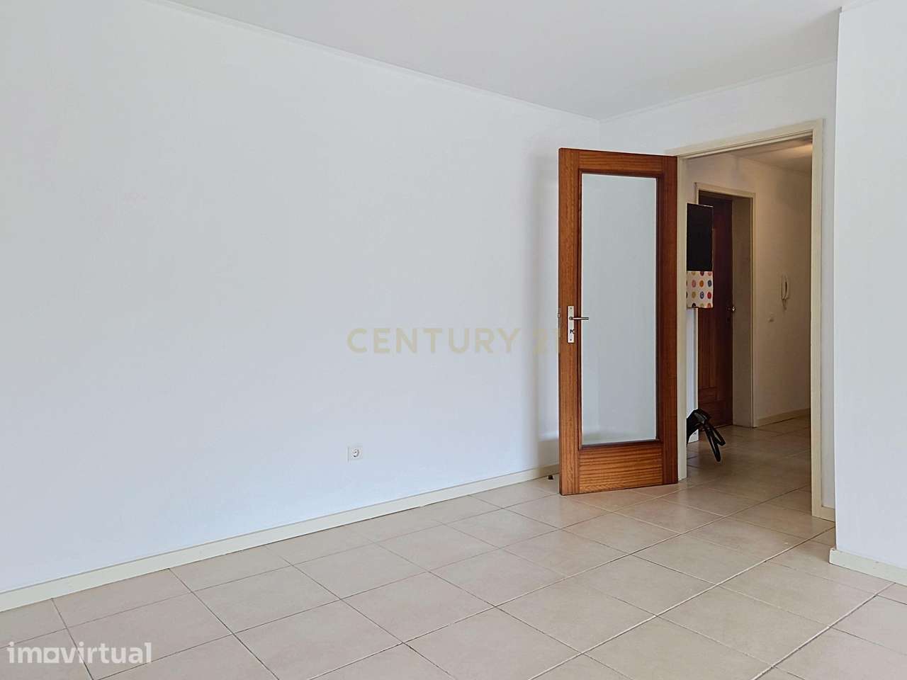 Apartamento T2, como novo, 2 lug. garagem+Arrumos - Valongo - Grande imagem: 4/17