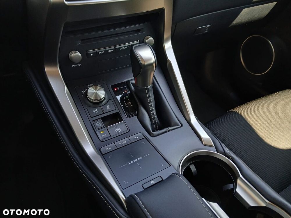 Lexus NX 300h Business Edition AWD - 23
