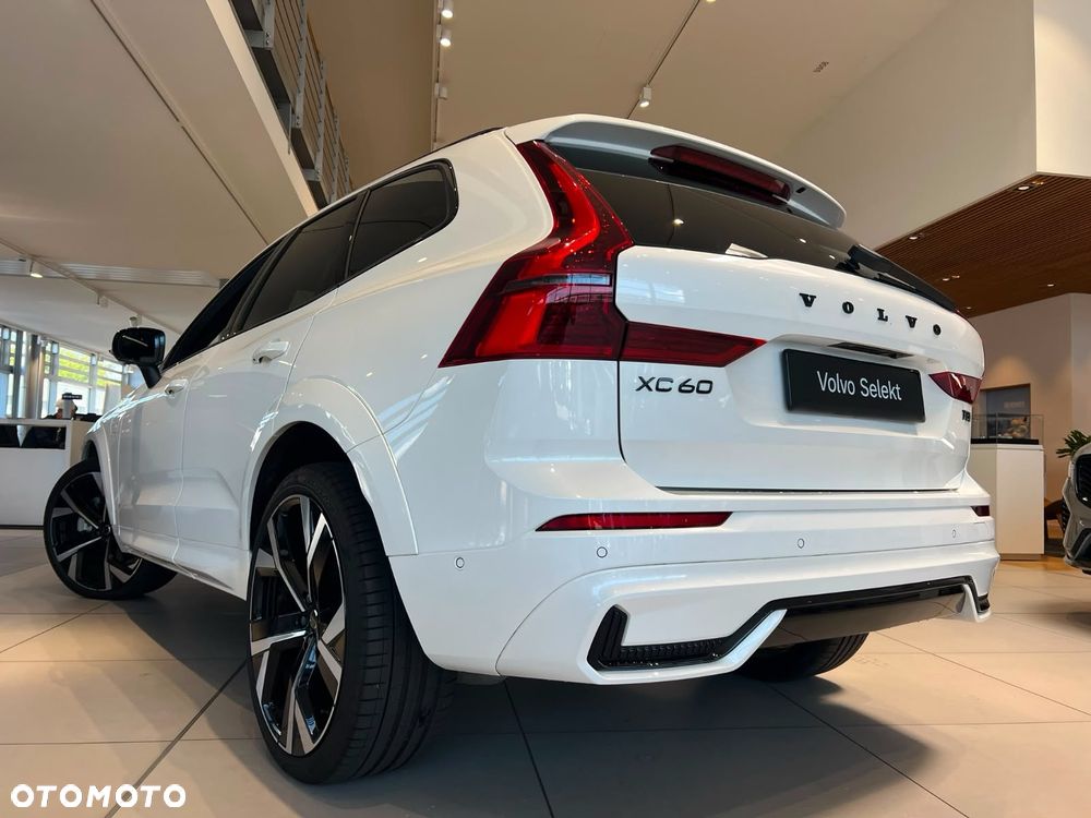 Volvo XC 60 T8 Plug-In Hybrid AWD Plus Black Edition - 4