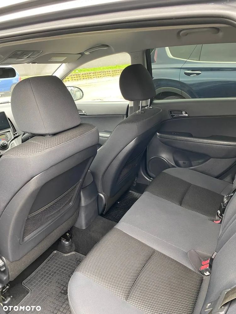 Hyundai i30 ver-1-6-comfort - 10