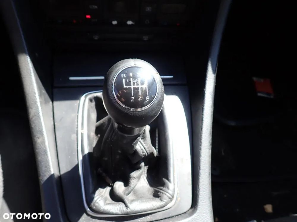 CZĘŚCI - Audi A4 B7 2,0TDI 140KM BPW skrzynia 6B lakier LŻ9Y LZ9Y 2007r. INDEX - 9590 - 11