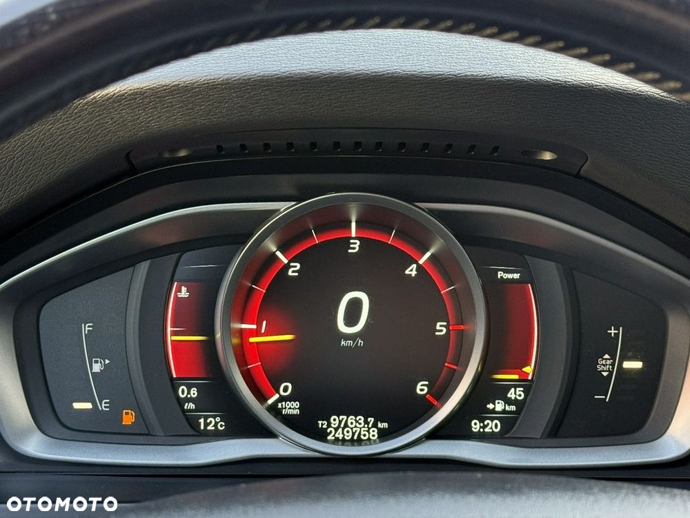 Volvo V60 D4 Momentum - 16