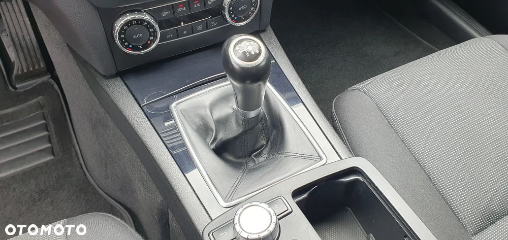 Mercedes-Benz Klasa C 180 BlueEFFICIENCY Elegance - 18