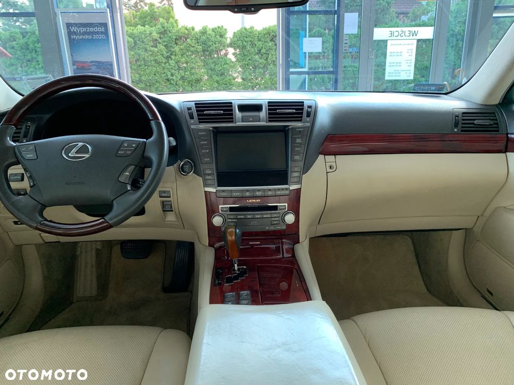 Lexus LS 460 Prestige - 11