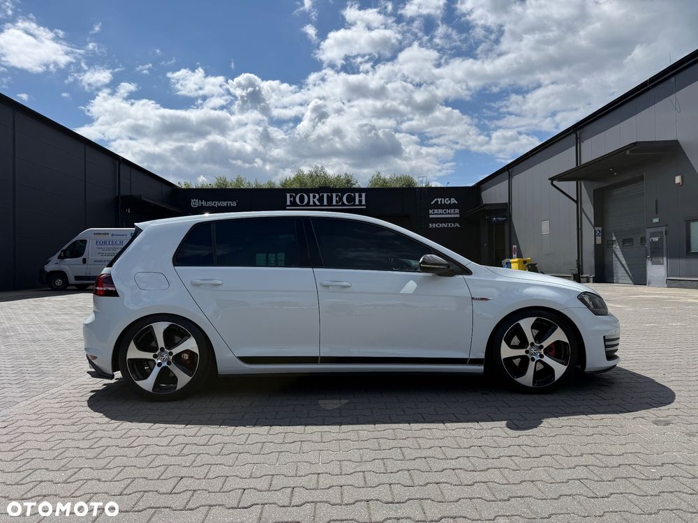 Volkswagen Golf - 6