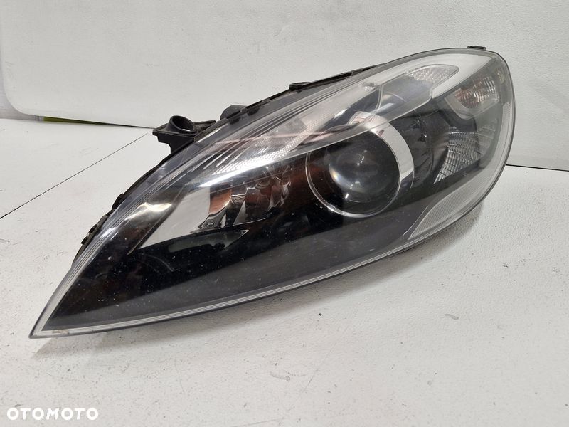 VOLVO V40 2 II LAMPA LEWY PRZÓD LEWA PRZEDNIA REFLEKTOR XENON UK 31283334 - 2