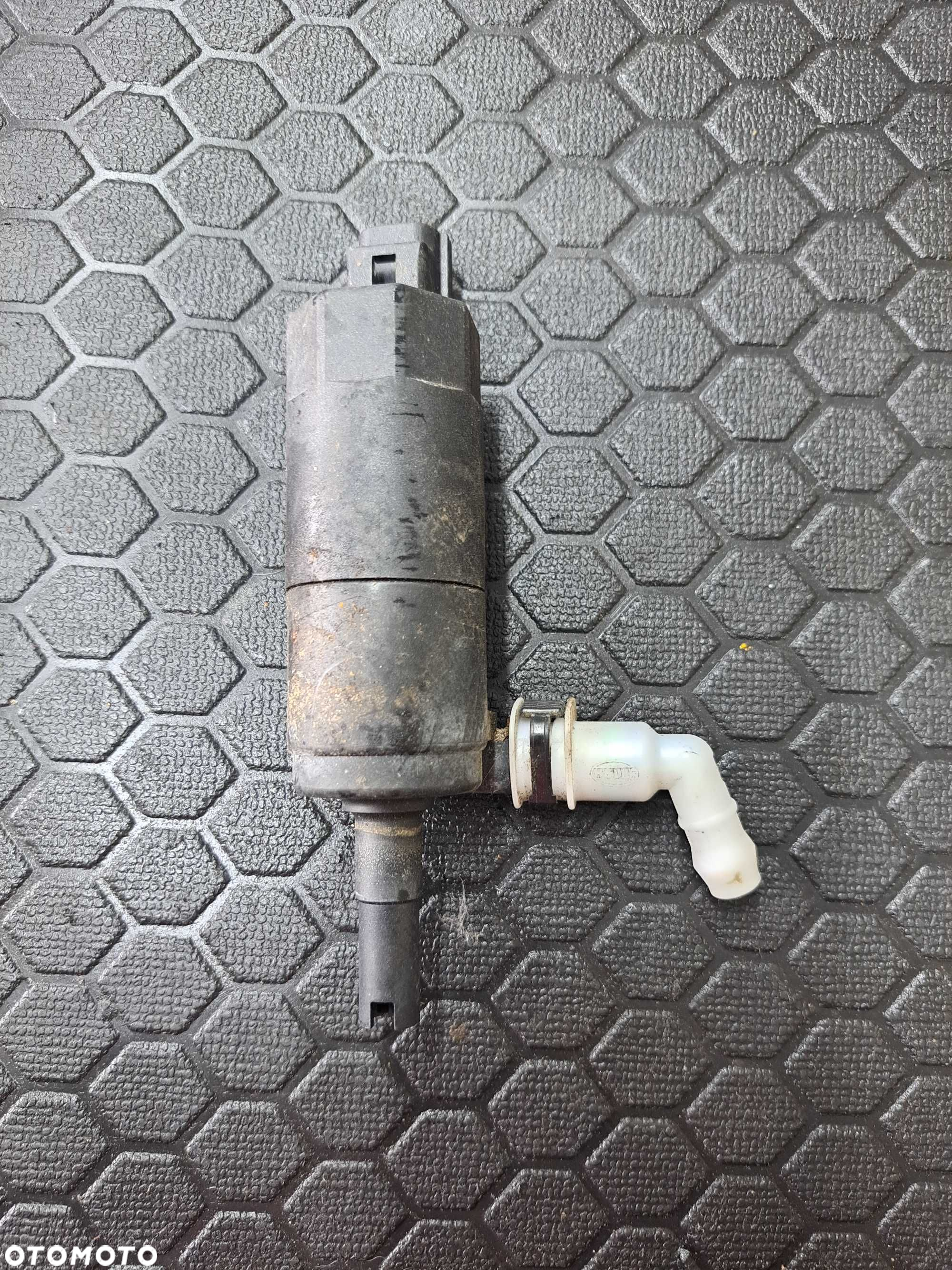 Pompa spryskiwacza Ford Kuga Mk1 5W93-13K082-AA - 2
