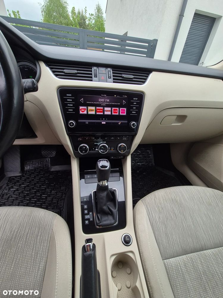 Skoda Octavia 1.6 TDI DSG Style - 20