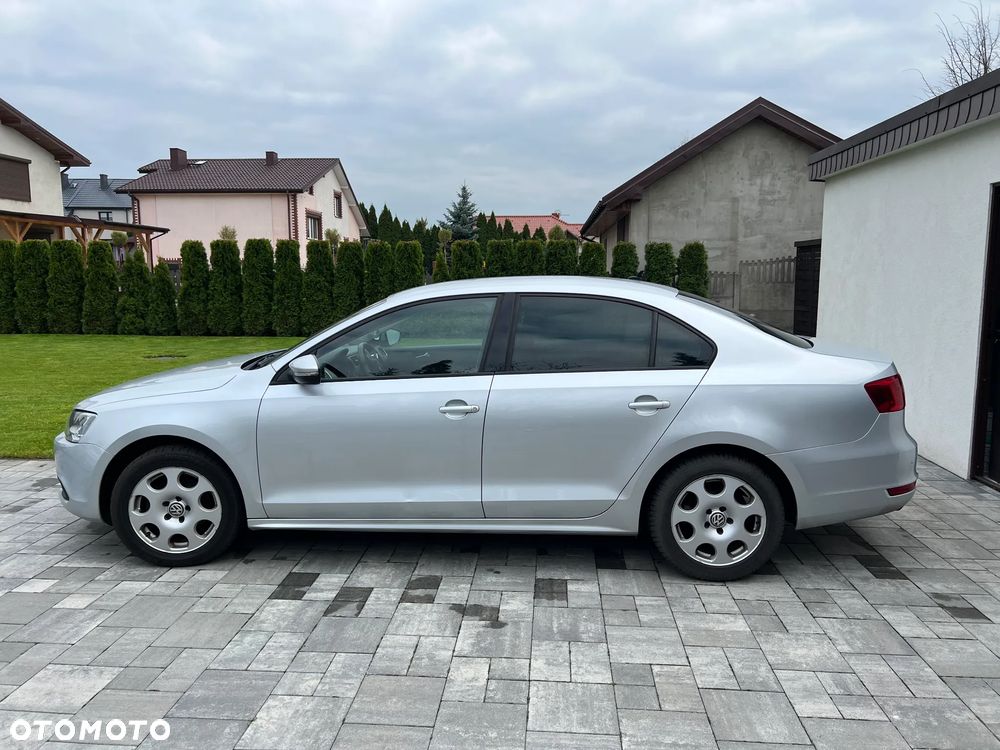 Volkswagen Jetta 1.6 TDI Comfortline - 4